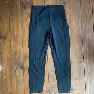 Athleta Trekkie hybrid crop tight